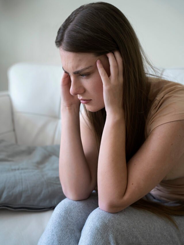 9 FOODS THAT HELP REDUCE ANXIETY AND STRESS NATURALLY