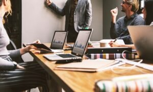 Read more about the article Leadership Practices That Amplify Team Potential