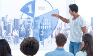 Read more about the article The Best Ways to Open A Keynote And Hook The Audience in 30 Seconds